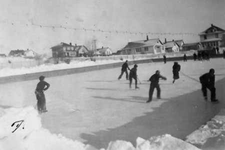 1938-Duluth-hockey-game